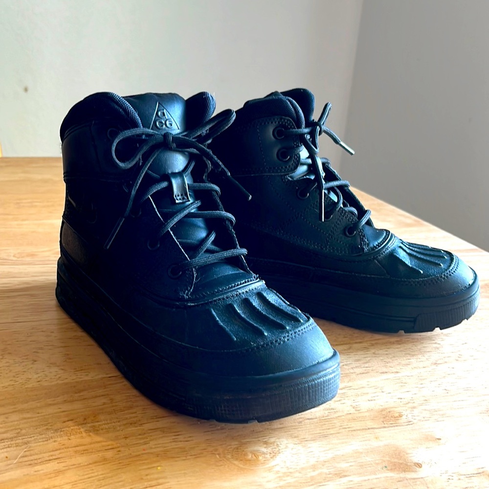 Nike Size 2.5 Black Woodside 2 High ACG